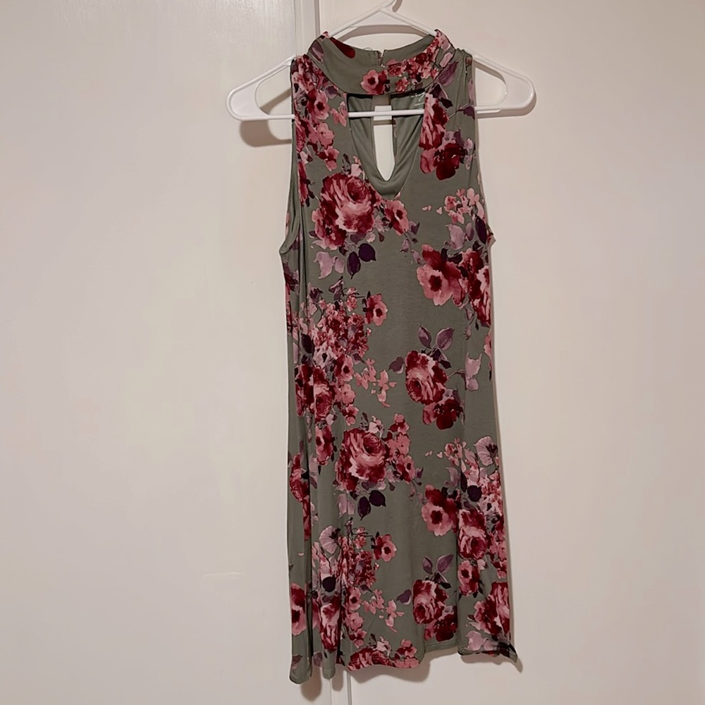 Green floral dress with keyhole and button detail